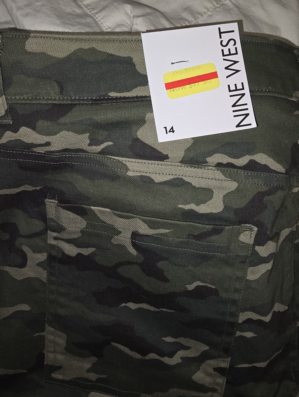 NWT Nine West Camo Cargo Pants Women's Size 14 Utility Stretch Straight Leg - Picture 3 of 6